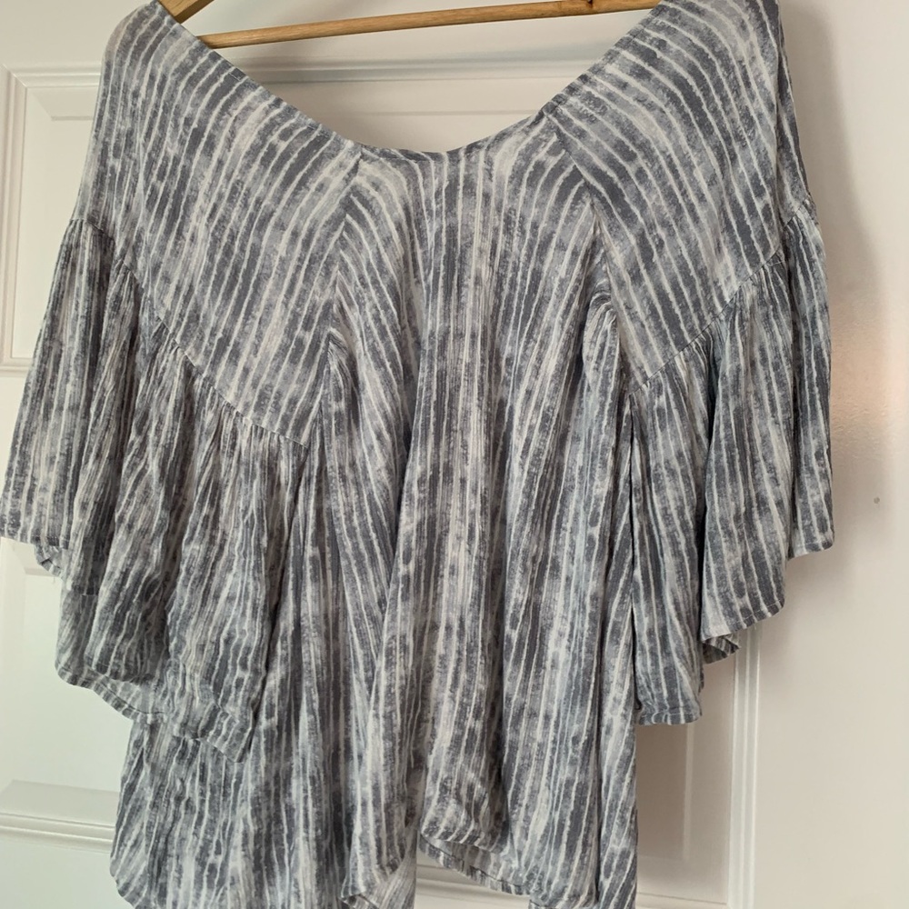 Fourteenth & 9th Gray and White Stripe Off The Shoulder Top Size Medium - Picture 6 of 8
